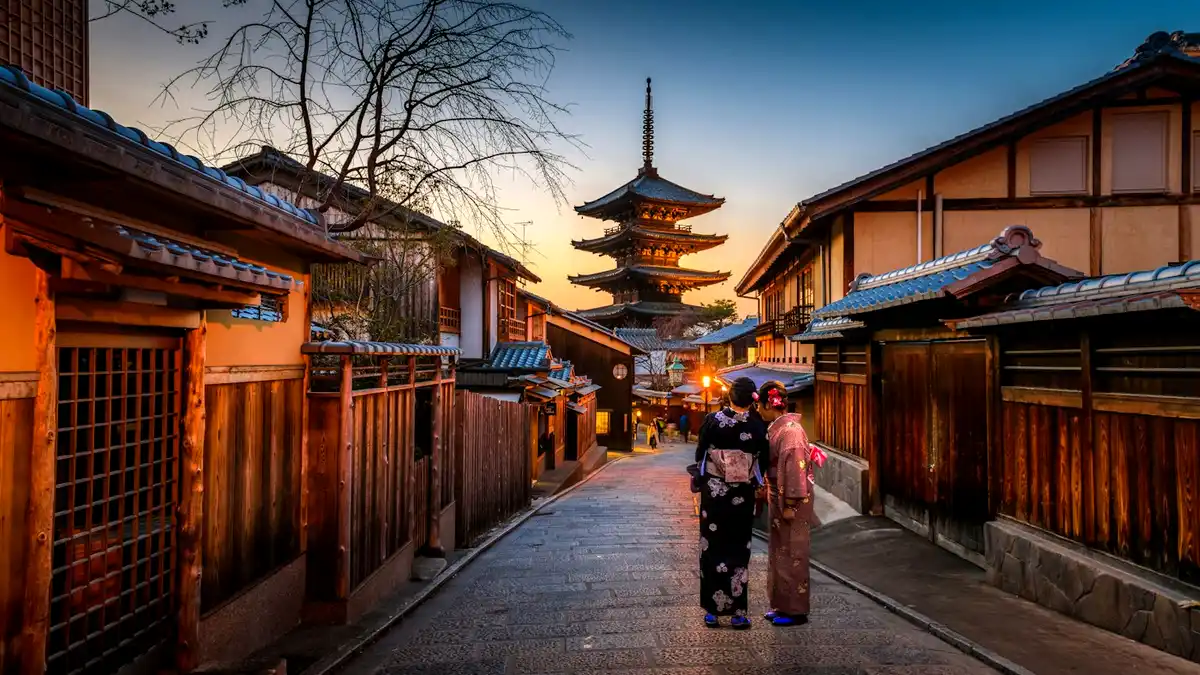 Kyoto Arashiyama Bamboo Grove and Traditional Ryokan Architecture